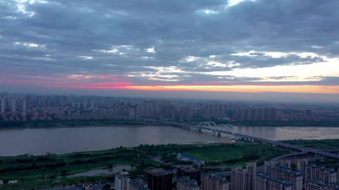 4K航拍临沂城市晚霞风景