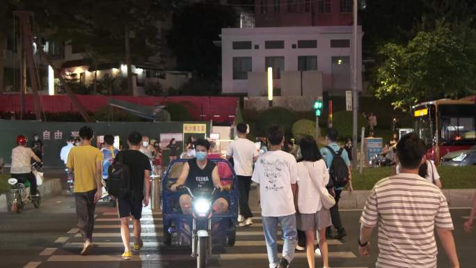 下班 斑马线 过马路 夜晚城市 夜里