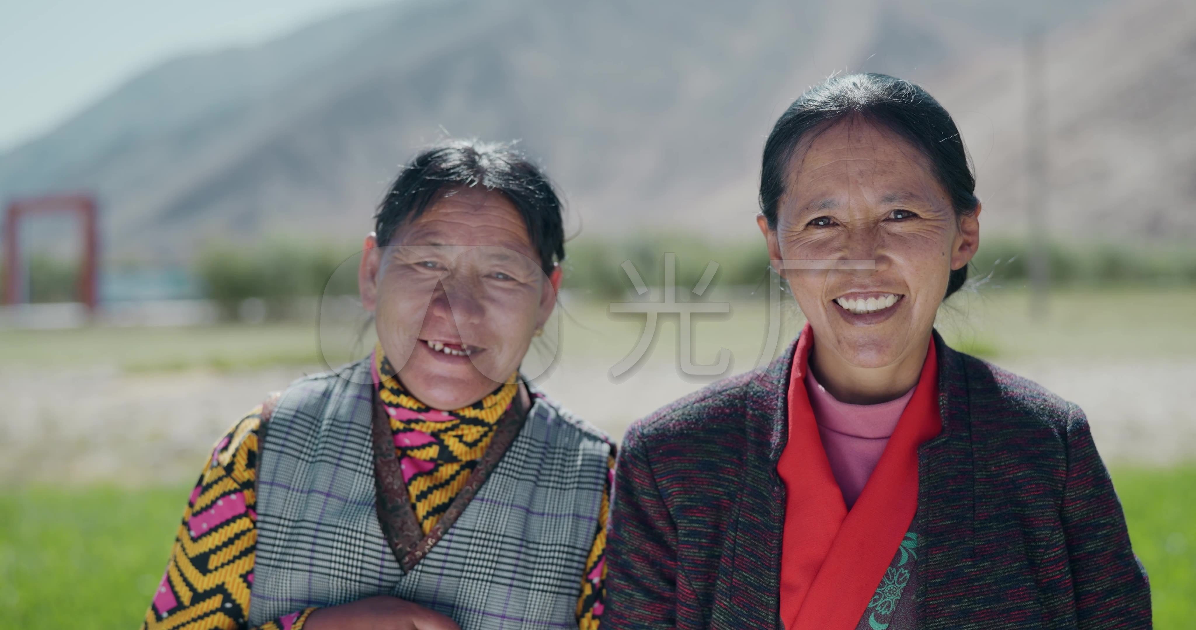 微笑的藏族姑娘图片素材-编号15626401-图行天下