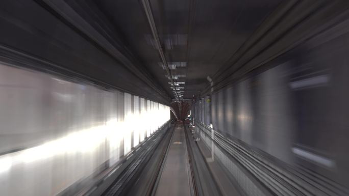 佛山地铁隧道穿梭