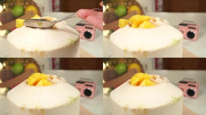 椰子冻加入芒果椰子片