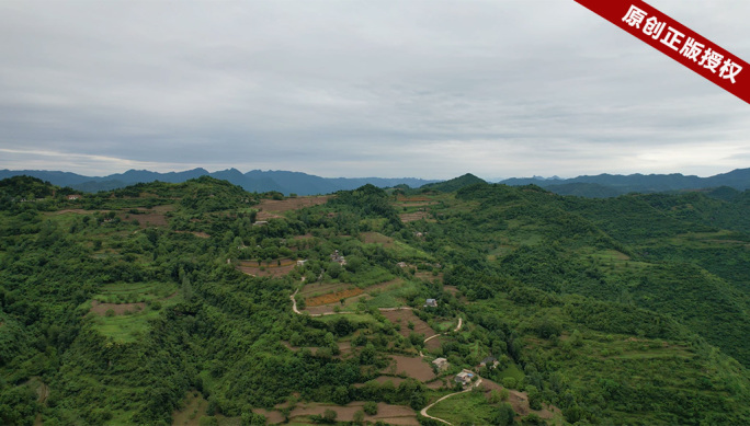 航拍甘肃陇南贫困小山村 偏远的小村庄乡村