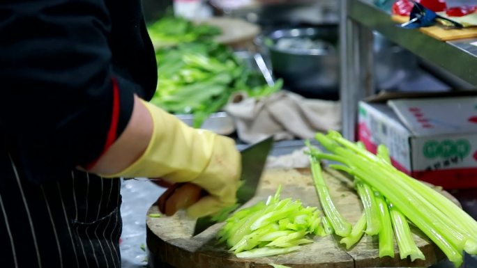 酒店厨师切菜实拍