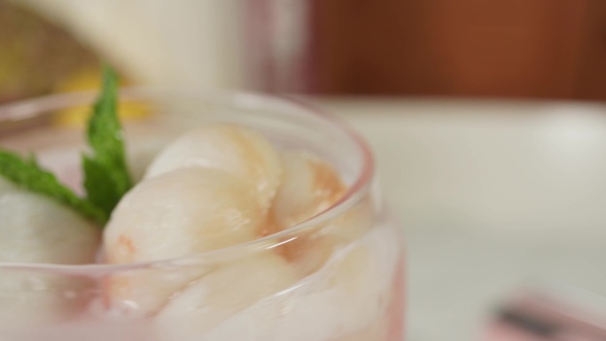山竹果汁榨汁冰饮水果沙冰