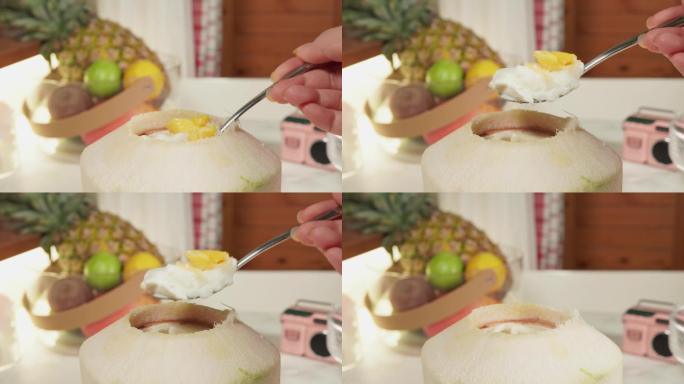 挖一勺美味芒果椰子冻甜品