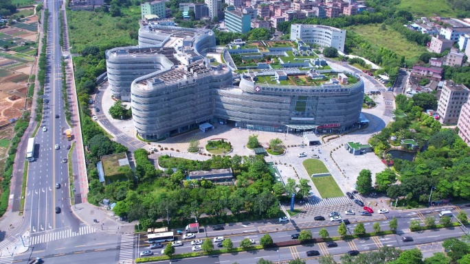 夏日晴天航拍医院建筑外景5/11