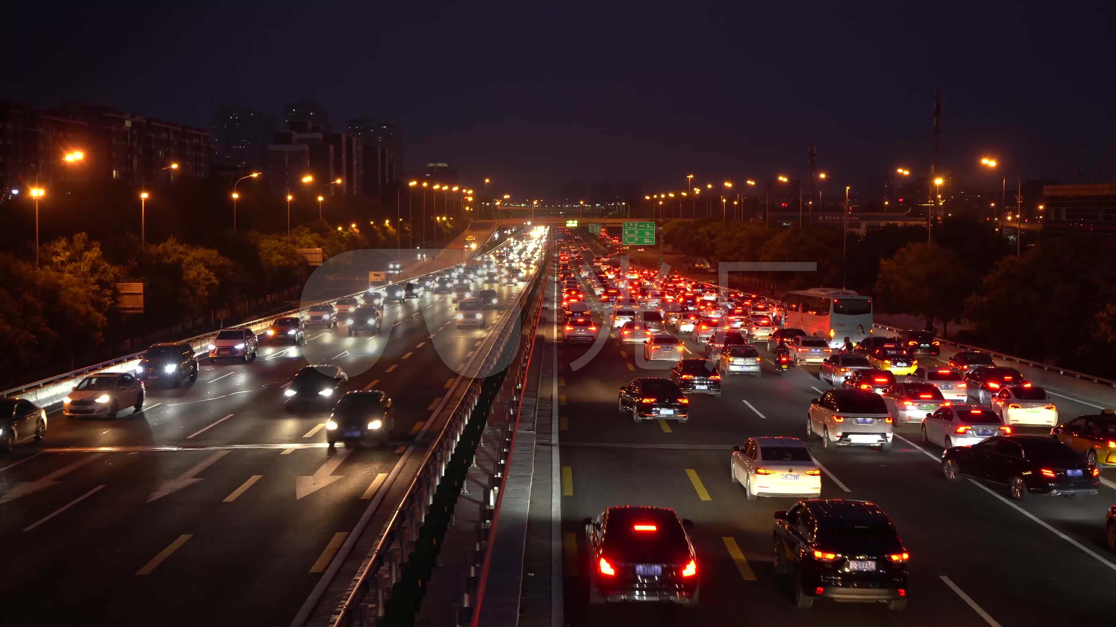 城市下班高峰期夜晚夜景交通汽车车辆车流人流街道街景视频素材94_3840X2160_高清视频素材下载(编号:24664487)_实拍视频_光厂 ...