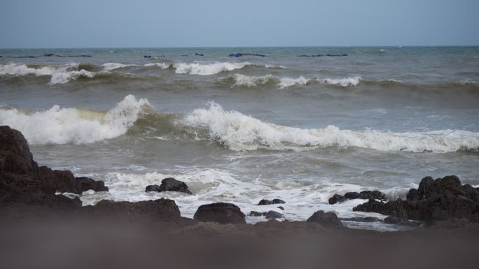 海浪拍打岩石  海浪拍岸