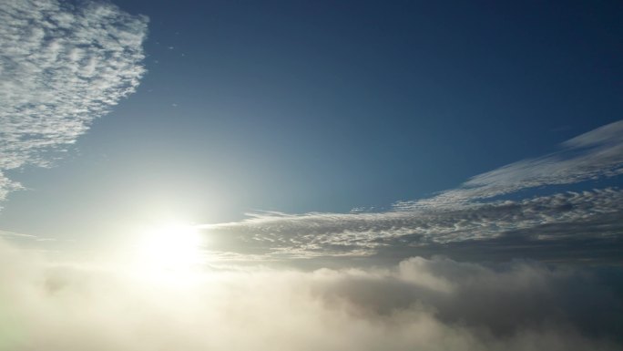 穿过云层看见太阳