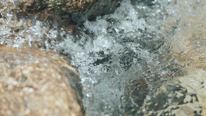 【4K】美酒河水流山泉水清澈溪流流水特写