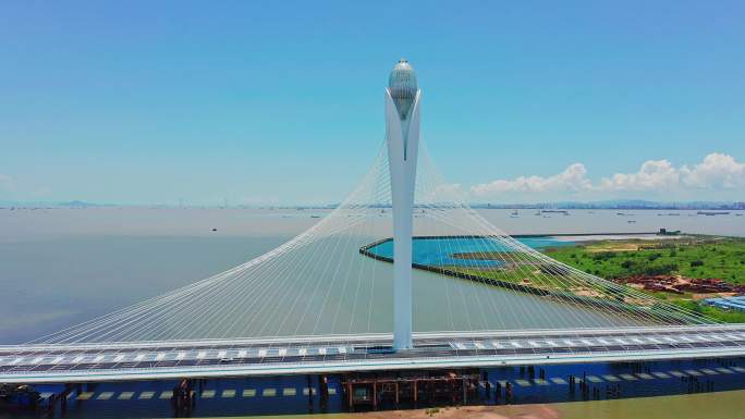 东莞滨海湾大桥侧面高空右环绕后拉