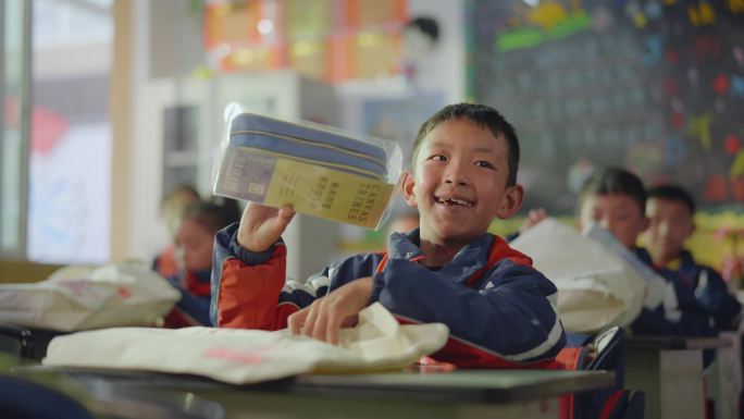 4K藏区学校 少数民族小学生上课