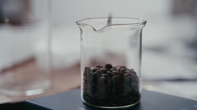 咖啡豆研磨泡咖啡制作