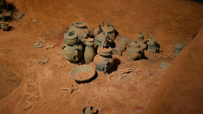 考古发掘青铜器