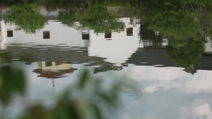 碧波荡漾