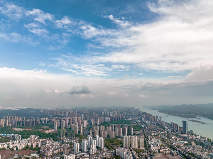 湖北宜昌城市上空向前推进延时