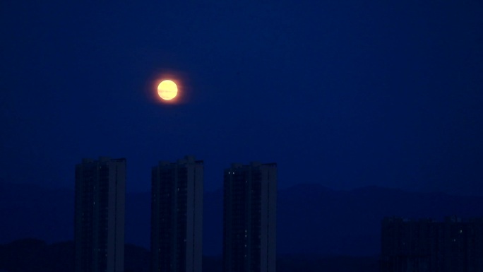 城市超级月亮实拍