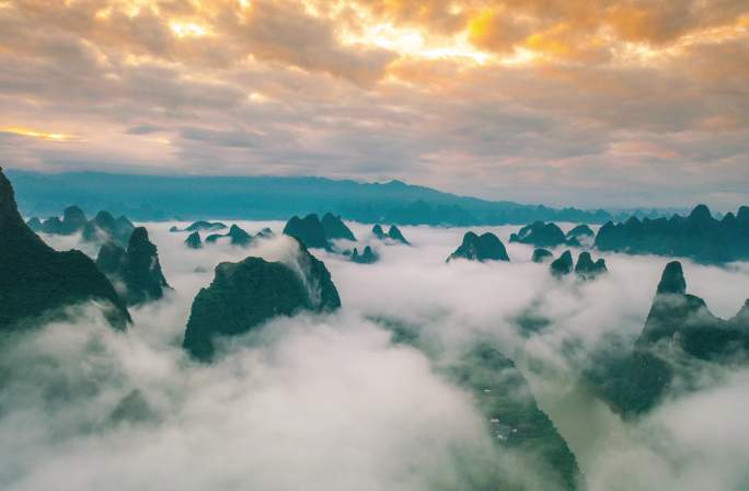 桂林漓江大气风光阳朔山水风景航拍云海日出