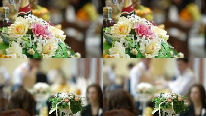 背景中婚礼餐桌上的插花