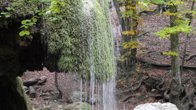 克里米亚的银溪瀑布。