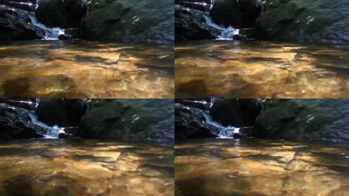 河水涌入被巨石环绕的水池