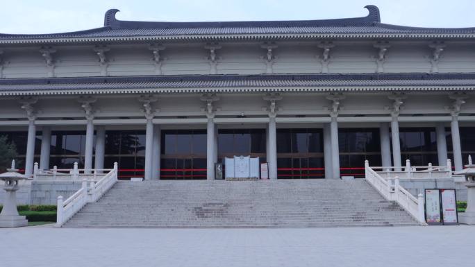 陕西历史博物馆大门和庭院
