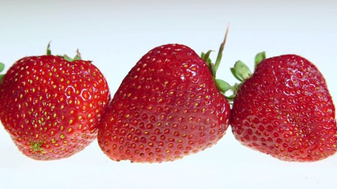 多莉：新鲜草莓水果背景特写