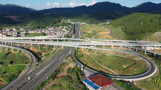 贵州：路网畅通 经济提速