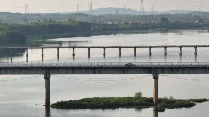 武汉新洲区倒水河李集大桥航拍长焦车来车往