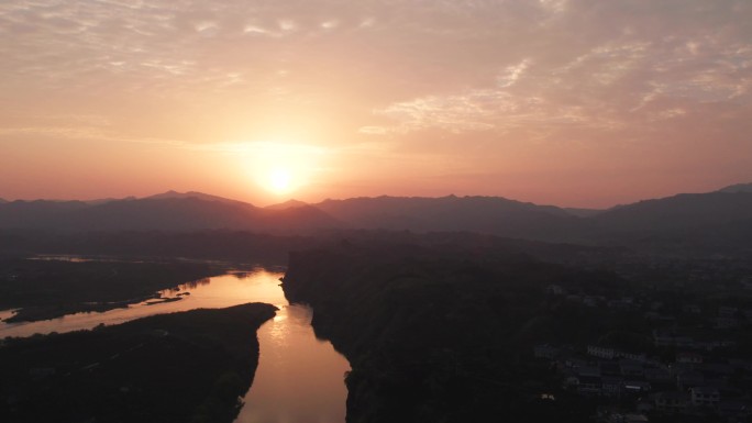 夏日夕阳高速公路河流风景