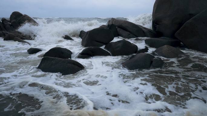 海浪礁石海岸-慢镜头