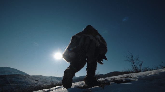 古代古人雪地男人脚步