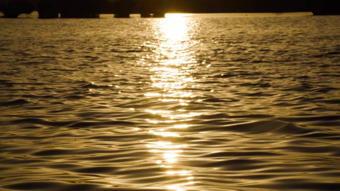 夕阳水面波光粼粼水浪合集