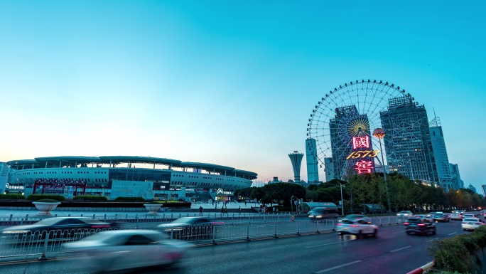 贺龙体育馆摩天轮日转夜延时 车流