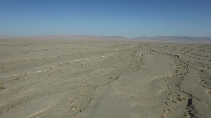 航拍戈壁大漠 孤独笔直的公路 直通天际