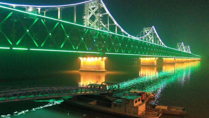 鸭绿江大桥灯光夜景