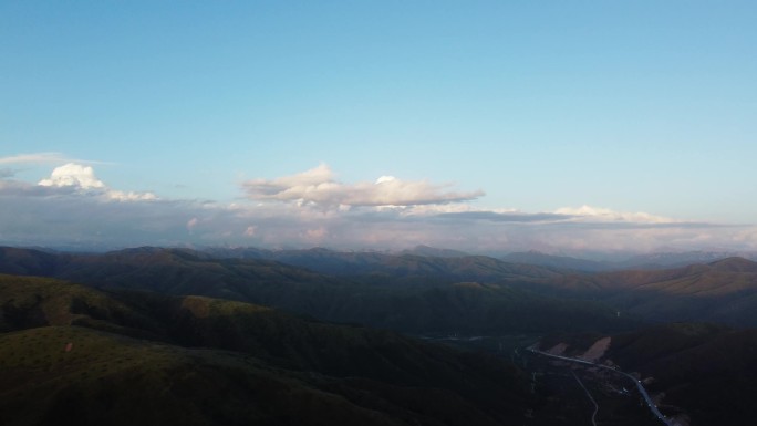 阿坝州九红草原风光路航拍延时