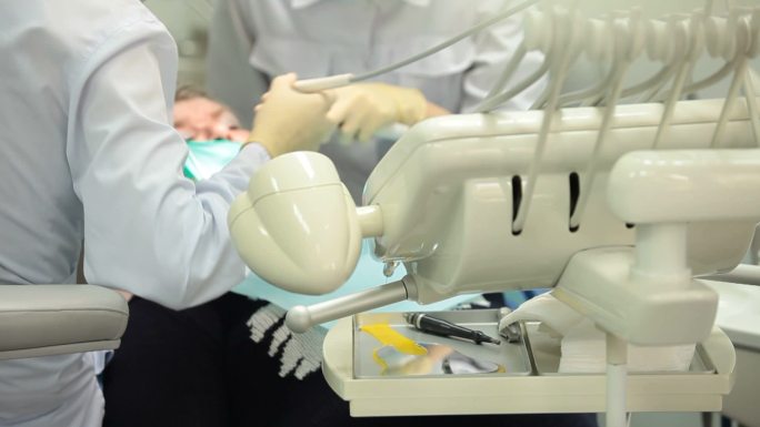 牙科手术中的成年女性患者