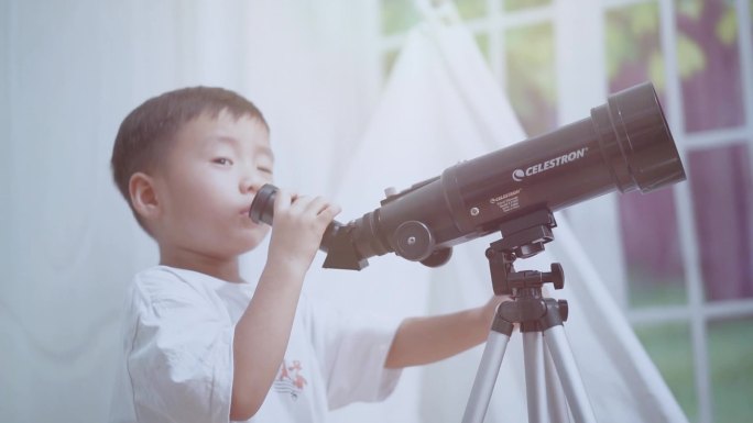 男童望远镜7