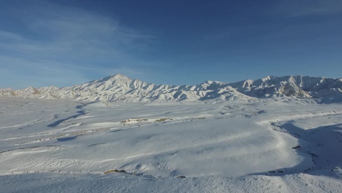 航拍雪后祁连山戈壁大漠 雪后初霁美景