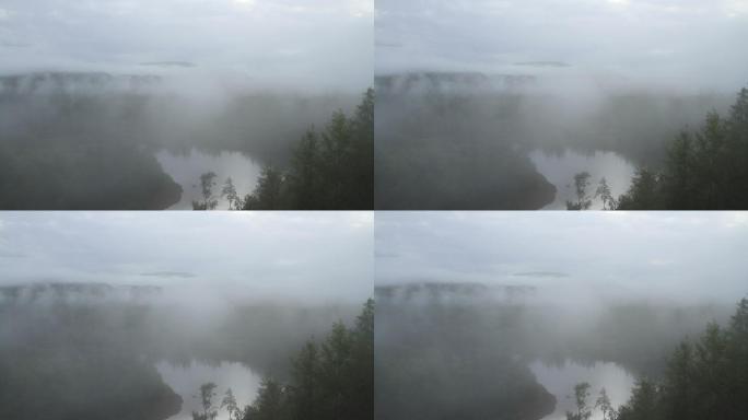 山林河流迷雾