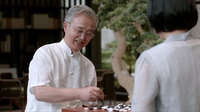 两位老人下棋休闲娱乐 品质生活 退休生活