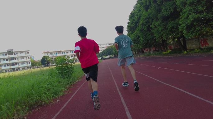 少年跑步训练锻炼活力青春校园跑道