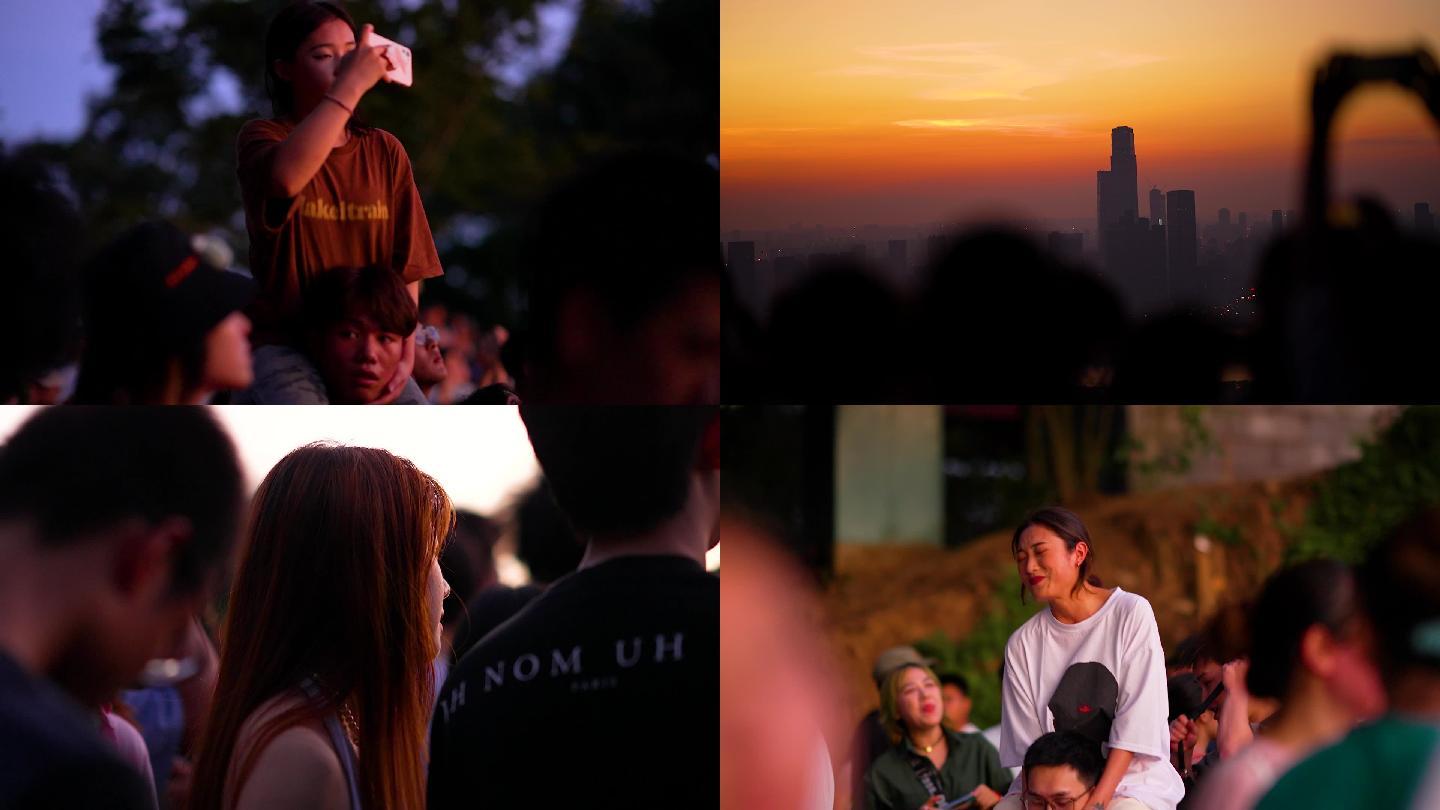 实拍长沙岳麓山等日出看日出的游客3