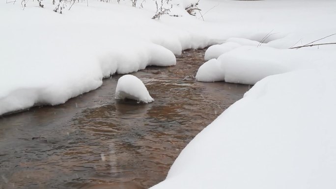 雪地与河流