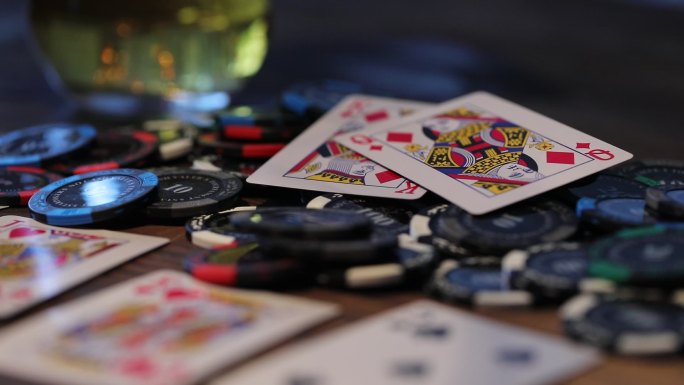 扑克牌和筹码