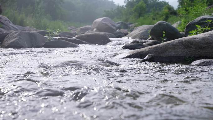 小溪河流山泉水