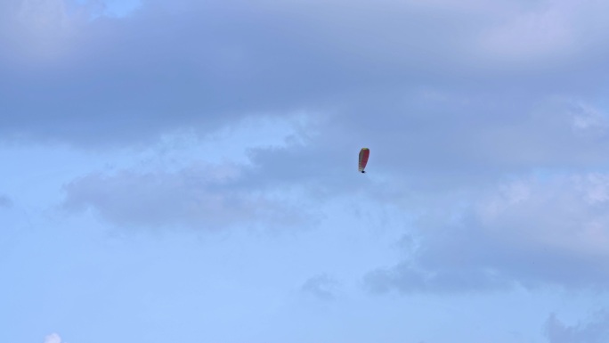 极限运动高空滑翔伞