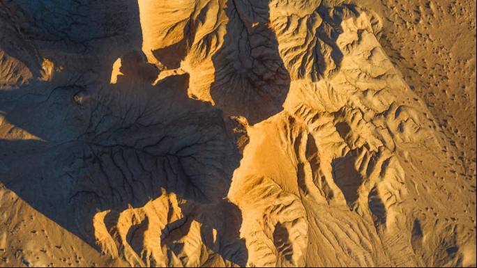 沙漠上的奇山火星山延时摄影短视频素材