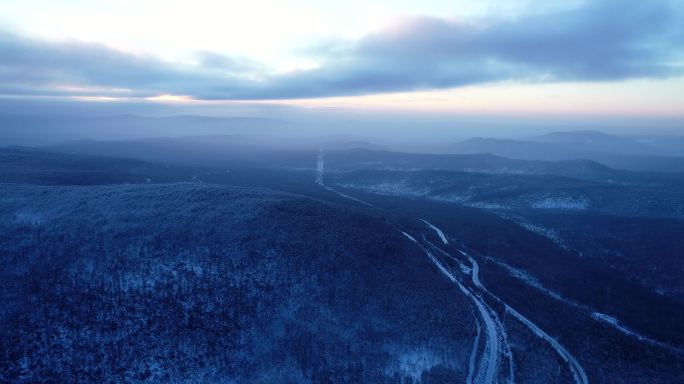 航拍大兴安岭寒冬山林雪景